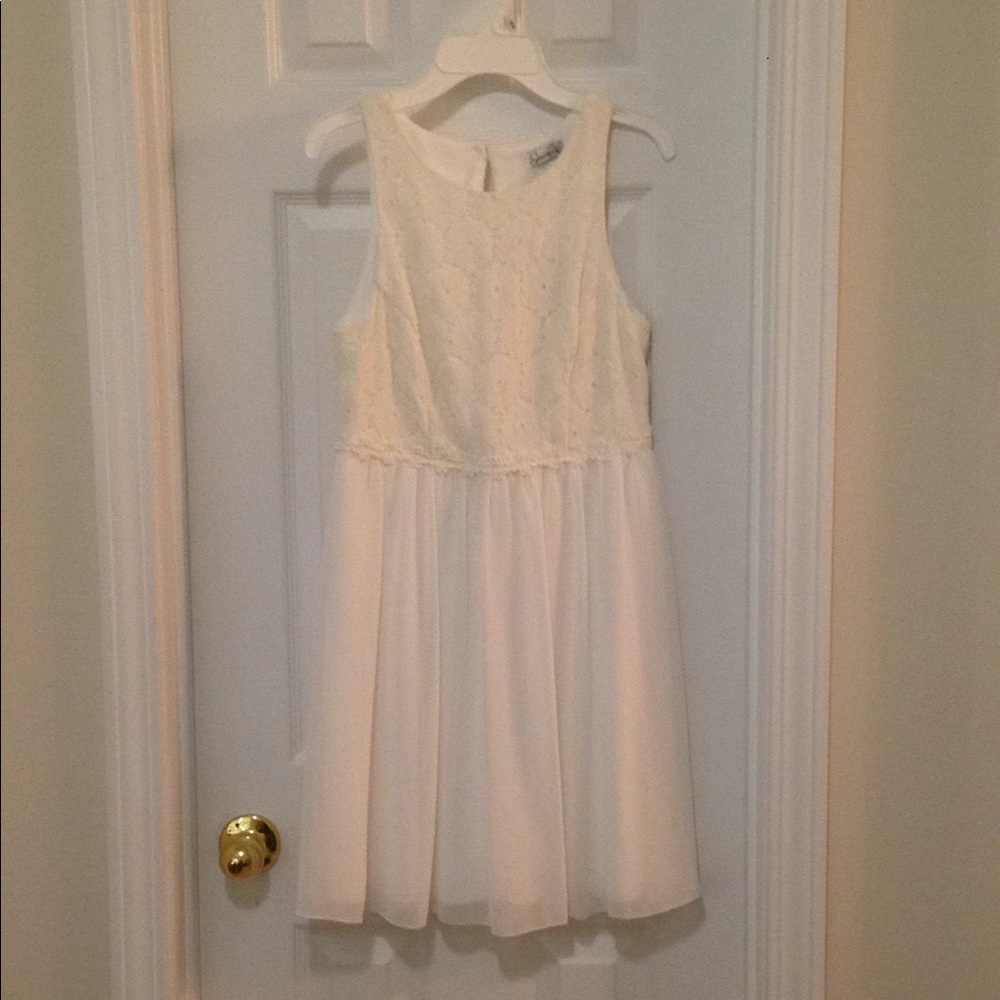 White lace dress